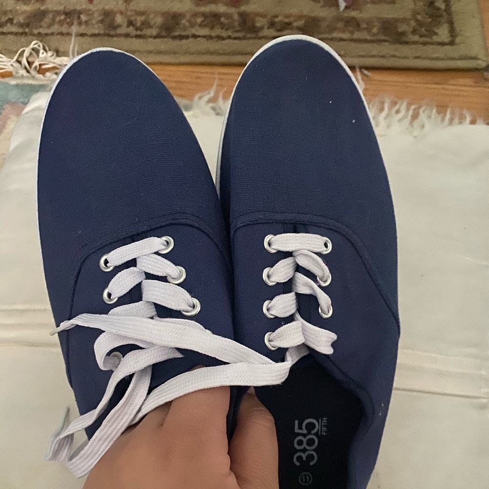 Brand new tennis shoes